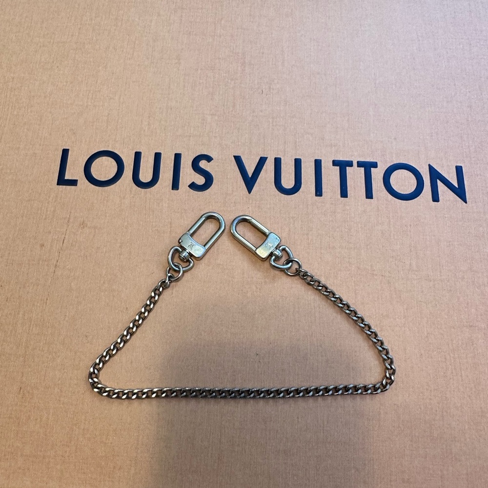 Louis Vuitton chain extender